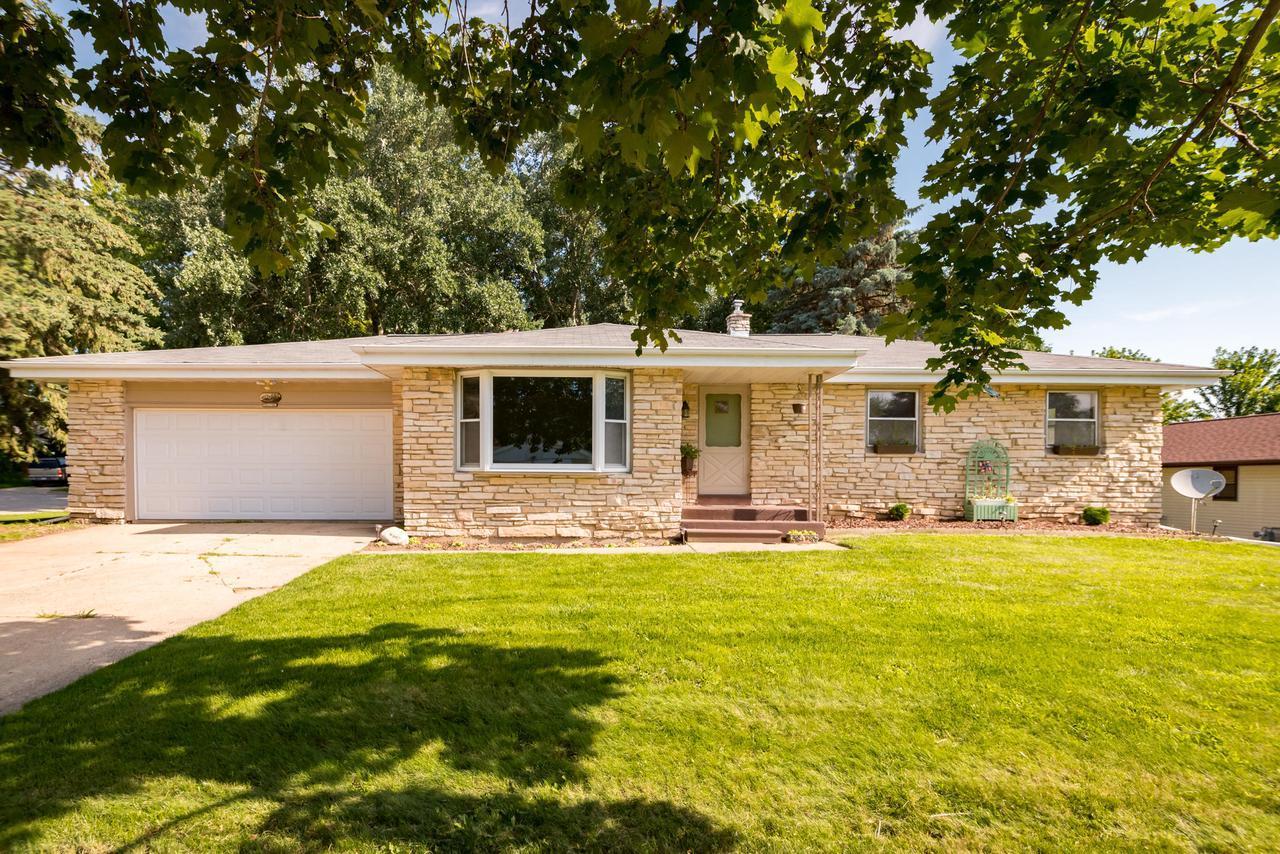 402 Meadowpark Dr, Horicon, WI 53032 MLS 1543064 Redfin