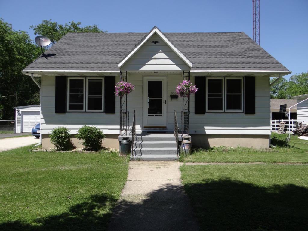 222 W Court St Elkhorn WI 53121 Redfin 222 W Court St Elkhorn WI 53121 Redfin