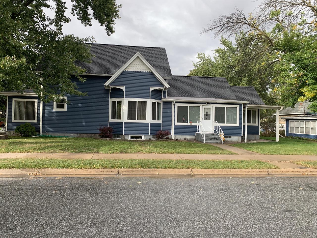 1502 Loomis St, La Crosse, WI 54603  MLS# 1712140  Redfin
