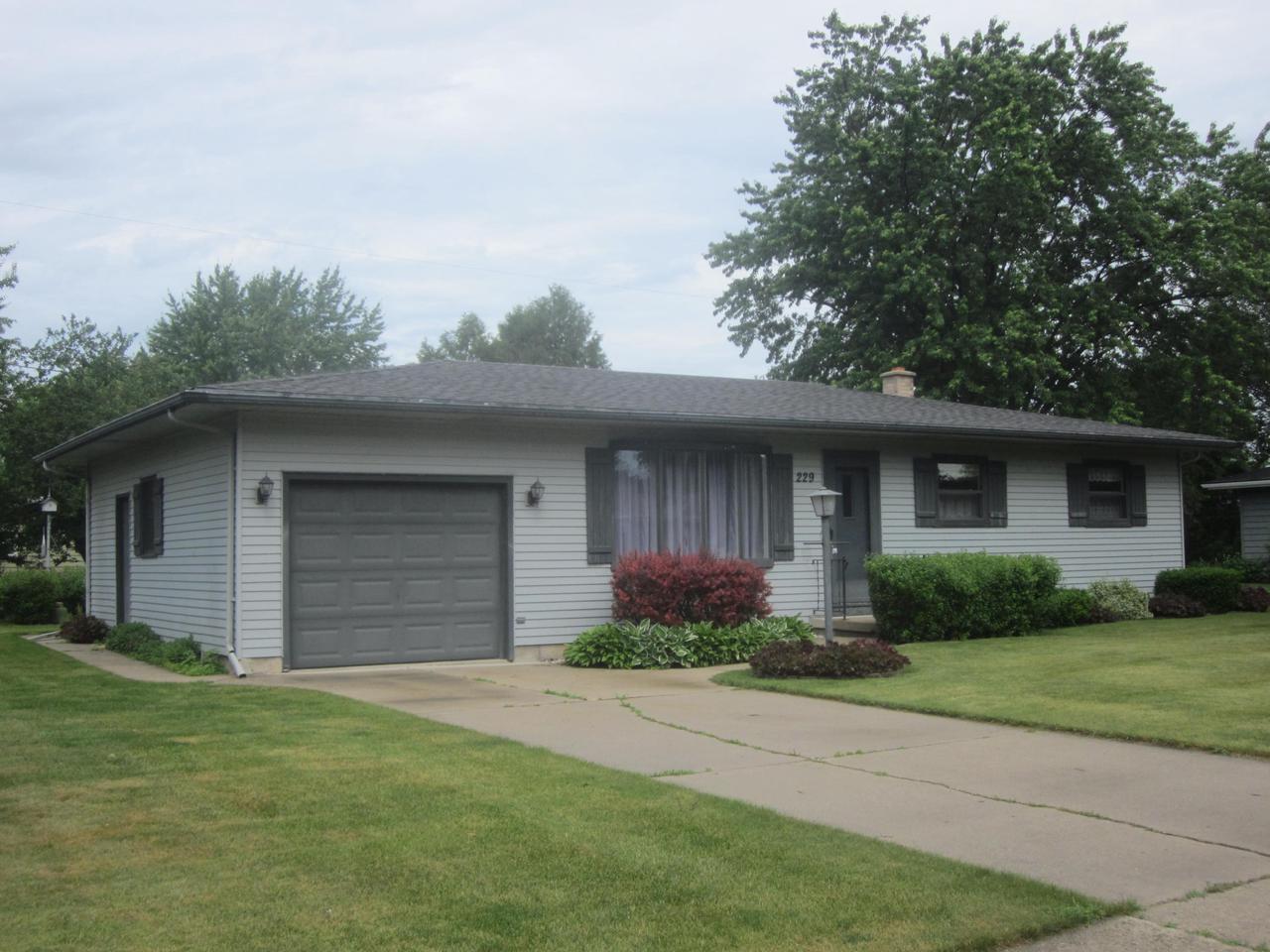 229 S 3rd St, Cedar Grove, WI 53013 MLS 1591235 Redfin