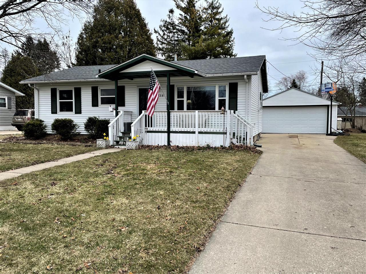 738 8th Ave, Grafton, WI 53024 | MLS# 1732277 | Redfin