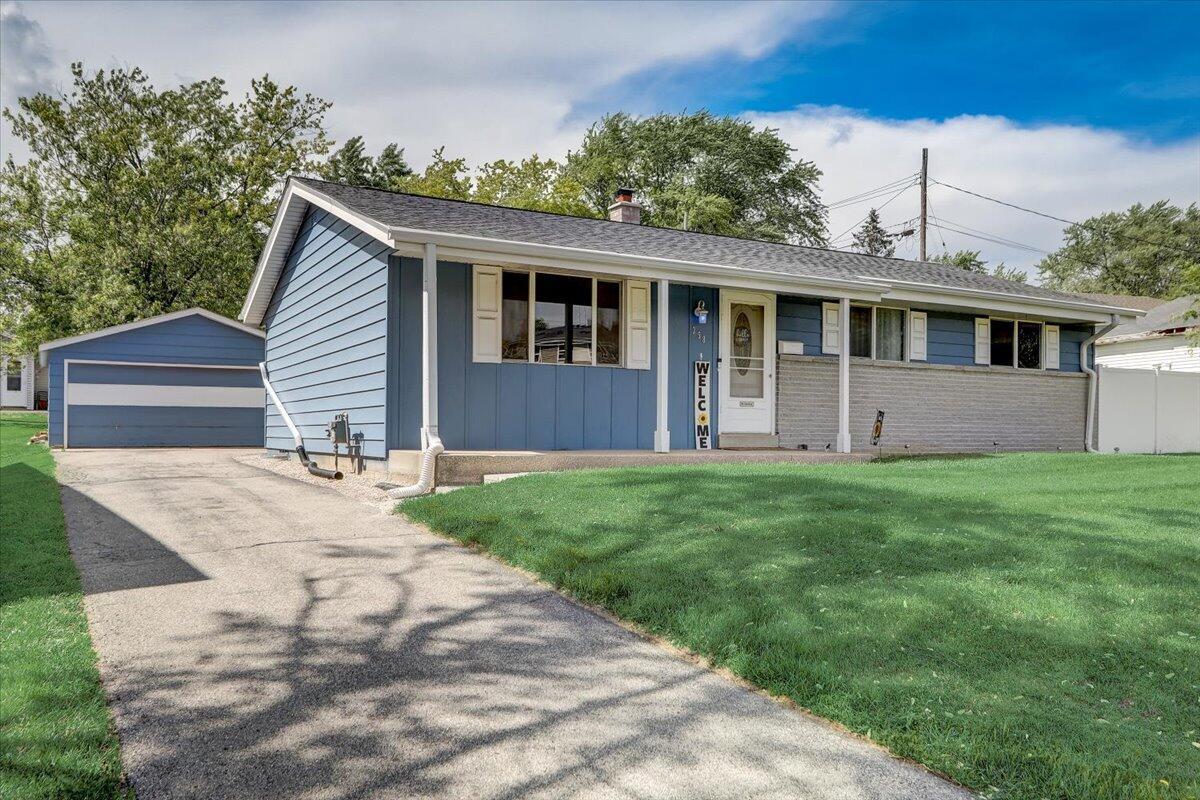 358 Dodie Dr, Waukesha, WI 53189 | MLS# 1797432 | Redfin