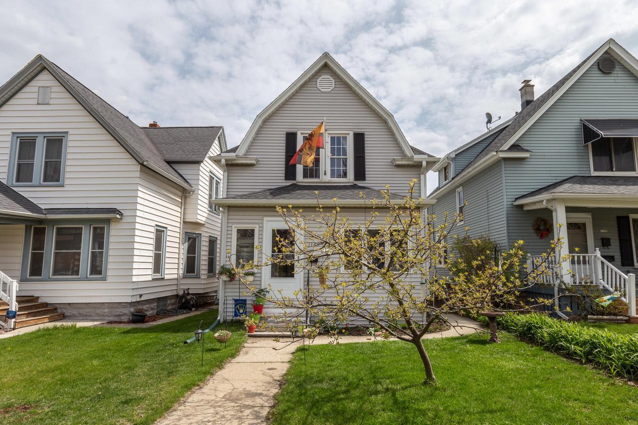 1124 S 57th St, West Allis, WI 53214 | MLS# 1737467 | Redfin