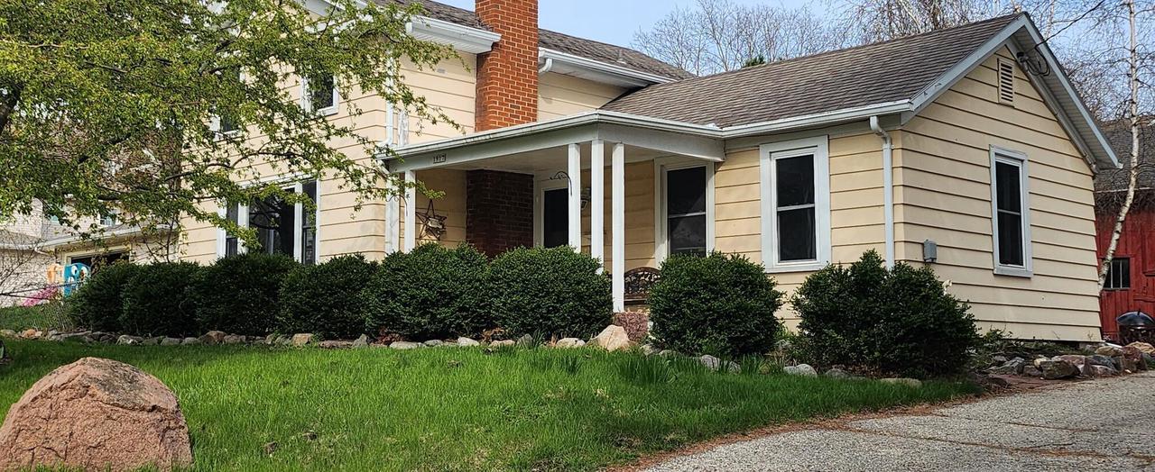1917 Barton Ave, West Bend, WI 53090 MLS 1832495 Redfin