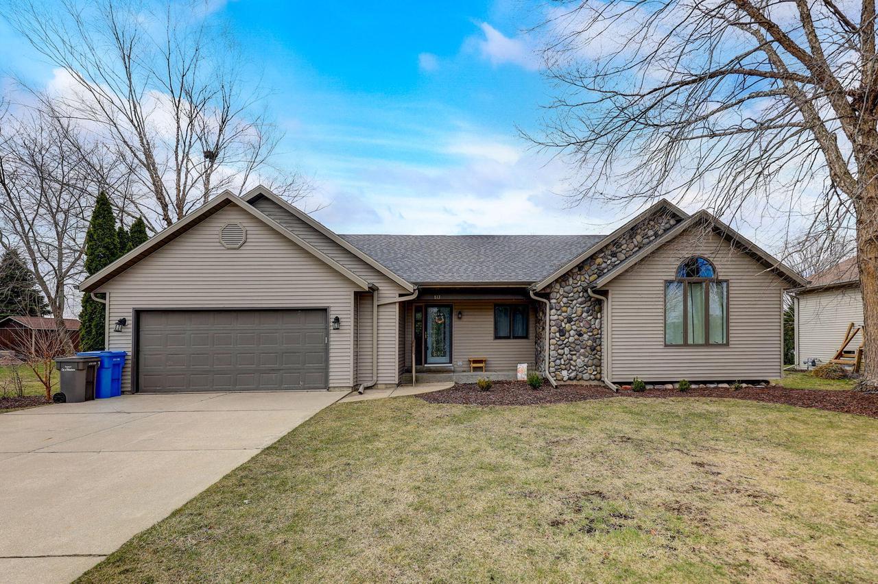 813 Pheasant Run, Watertown, WI 53094 | MLS# 1869504 | Redfin