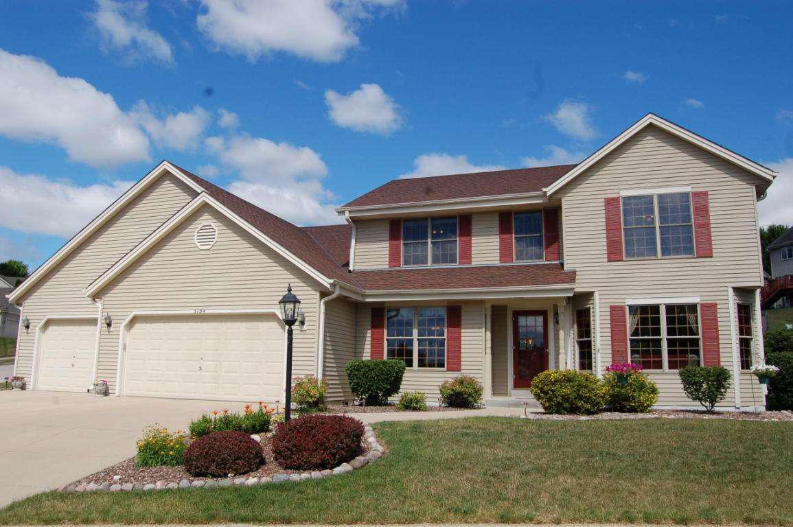 oharikoichiba立秋sale  3104 Fox Hill Cir, Waukesha, WI 53189 | Redfin
