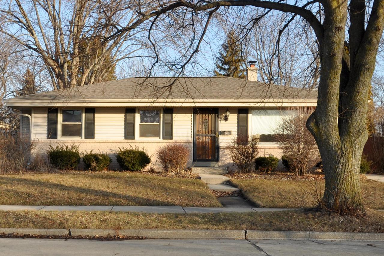 2812 Lincolnwood Dr, Racine, WI 53403 MLS 1566575 Redfin