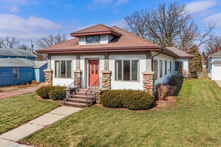 208 W Court St Elkhorn WI 53121 Redfin 208 W Court St Elkhorn WI 53121 Redfin