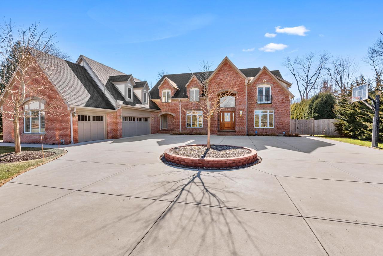 7845 N Links Cir, Fox Point, WI 53217 | Redfin