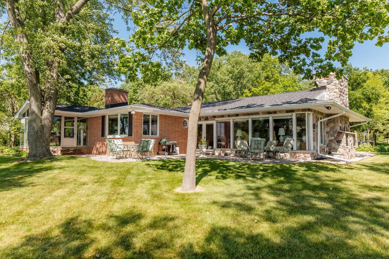 1503 N Summit Ave, Summit, WI 53066 | MLS# 1802639 | Redfin