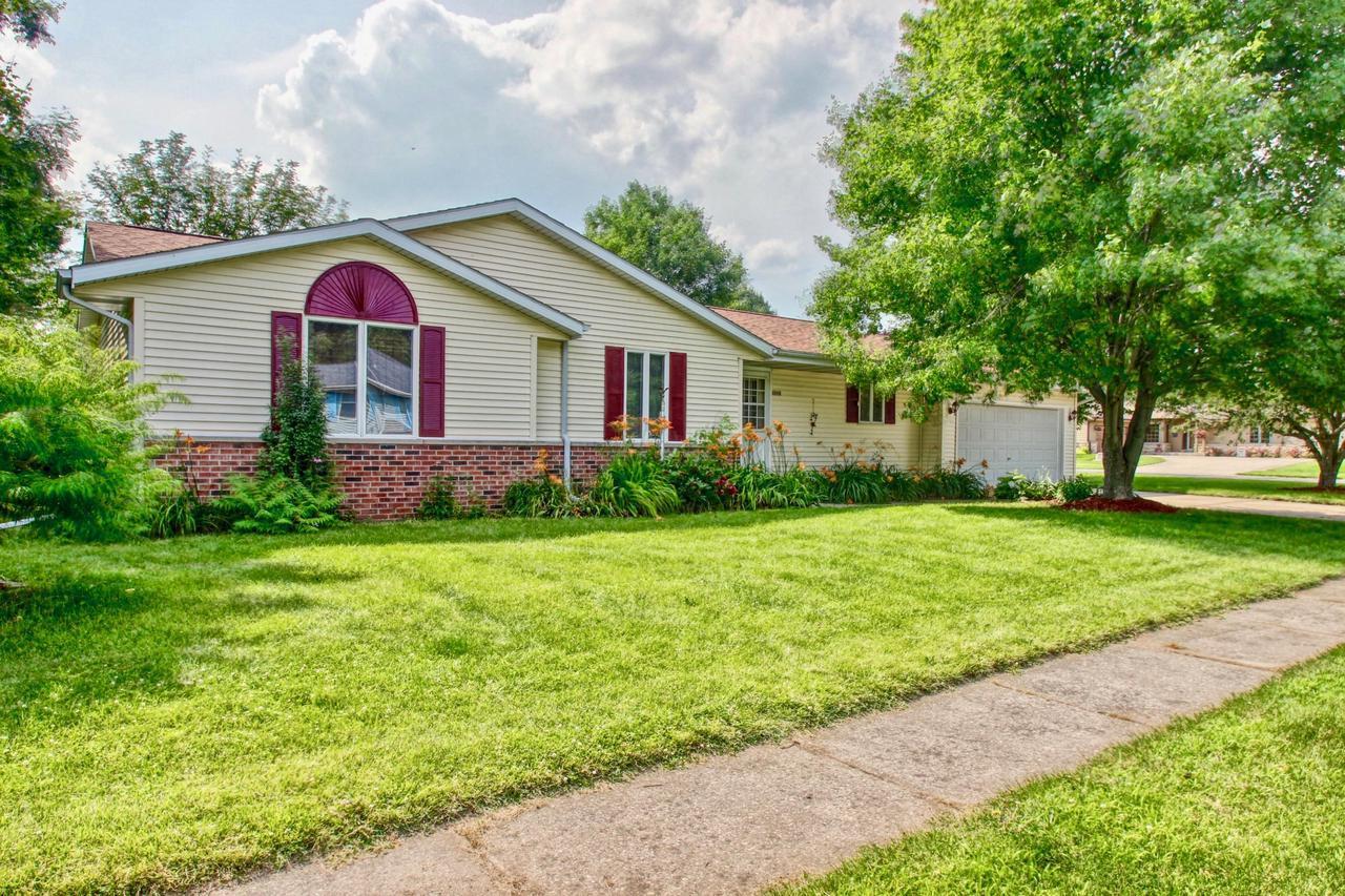 1989 Lilly St, East Troy, WI 53120 MLS 1655654 Redfin