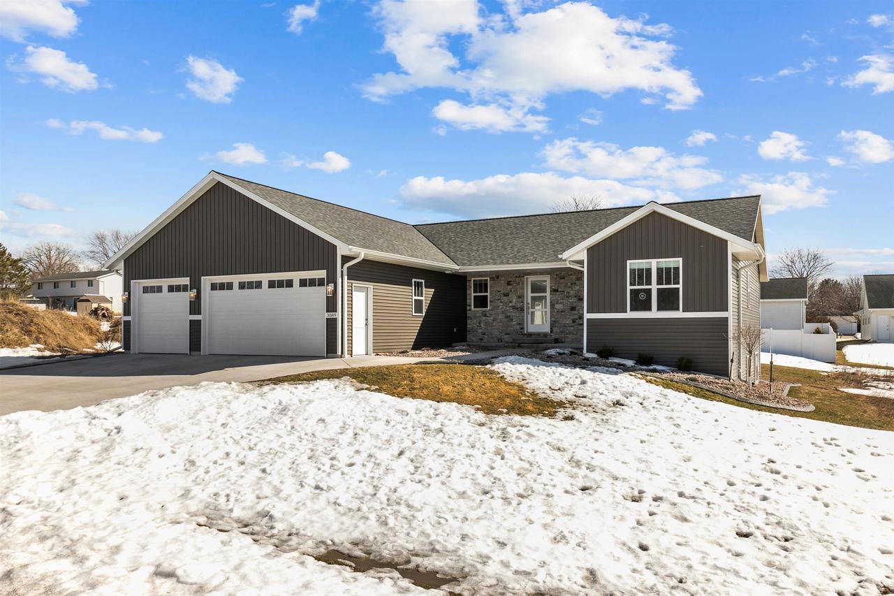 3089 S Sandstone Ct, Green Bay, WI 54313 | MLS# 1836654 | Redfin