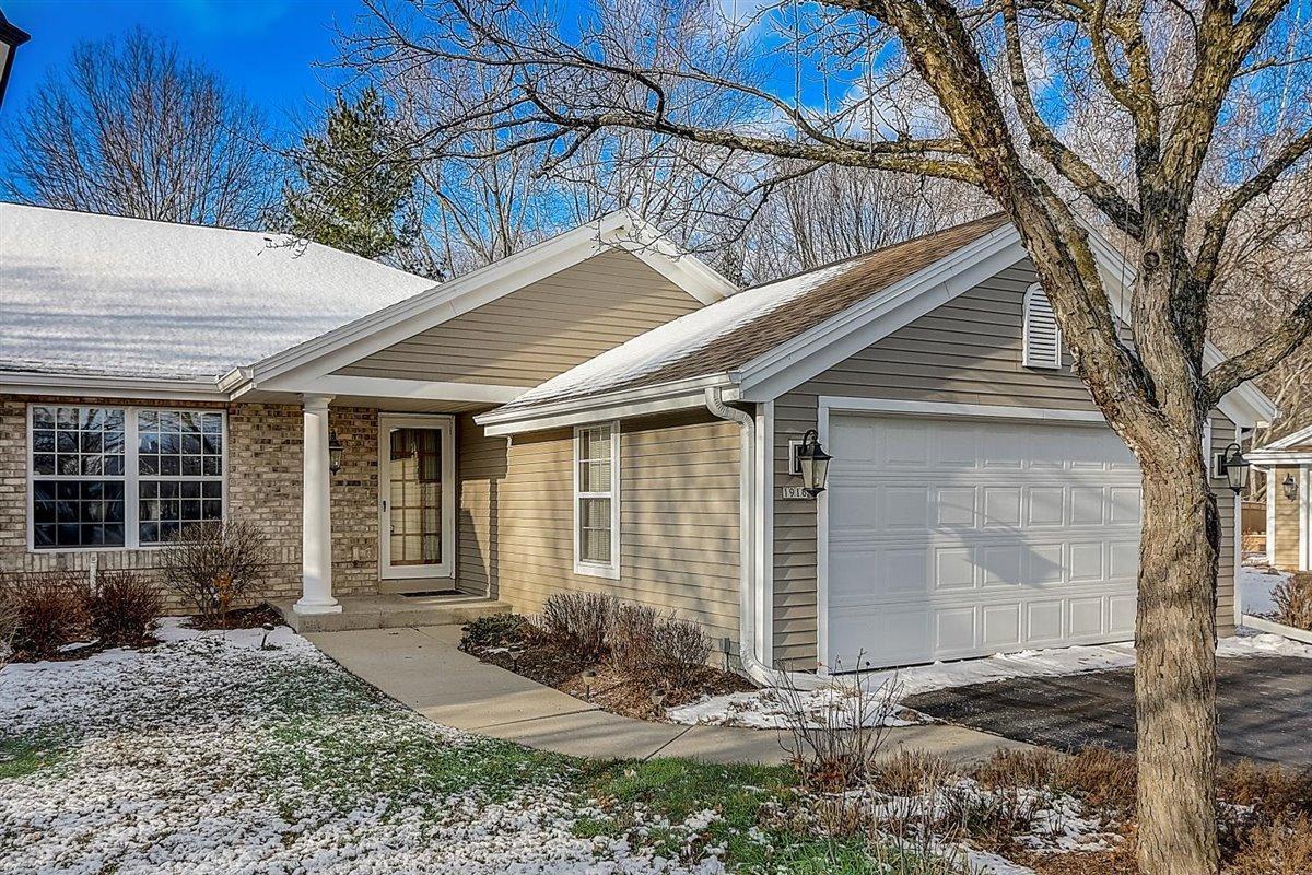 1916 E Sunset Dr, Waukesha, WI 53189 | MLS# 1721667 | Redfin