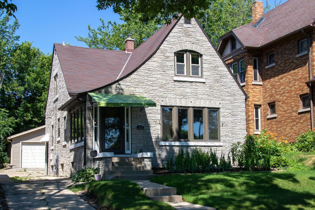 1517 S 62nd St, West Allis, WI 53214 | MLS# 1749671 | Redfin