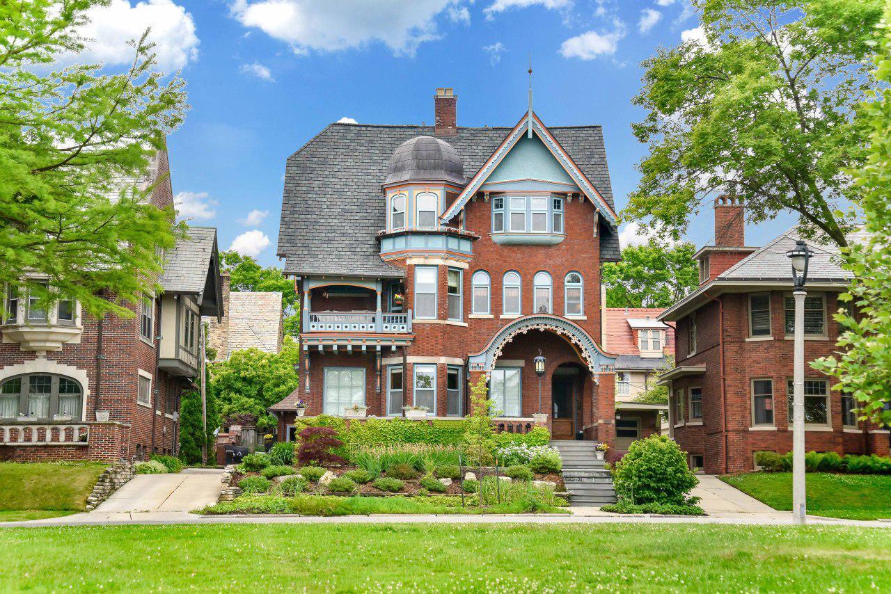 2623 N Wahl Ave, Milwaukee, WI 53211 MLS 1685787 Redfin