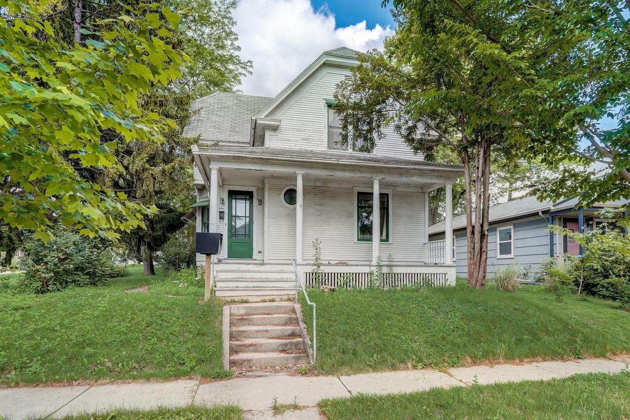 127 S Garfield Ave, Port Washington, WI 53074 | MLS# 1841804 | Redfin