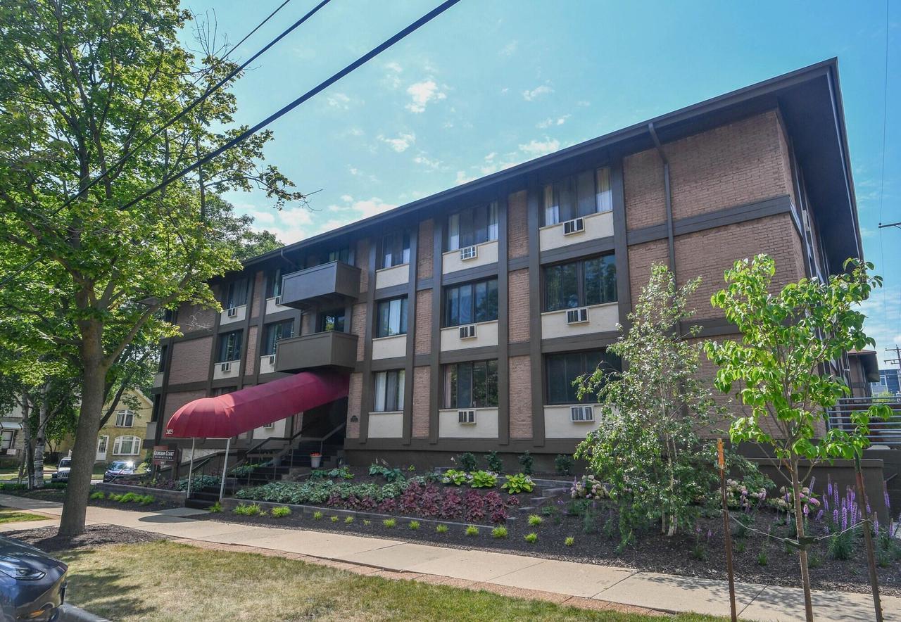 2025 E Greenwich Ave 302, Milwaukee, WI 53211 MLS 1755876 Redfin