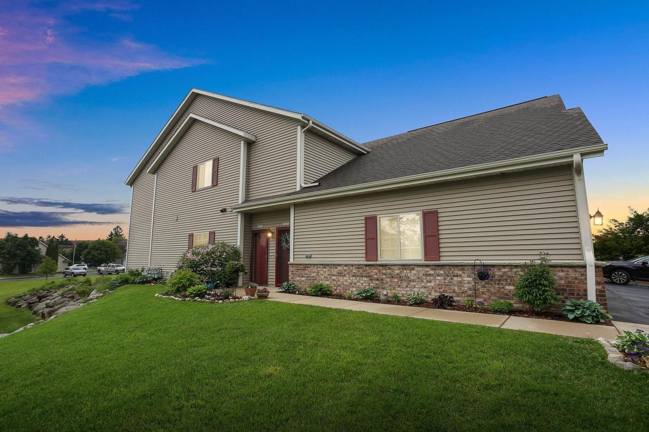 2049 Pine Ridge Ct Unit B, Grafton, WI 53024 MLS 1642886 Redfin