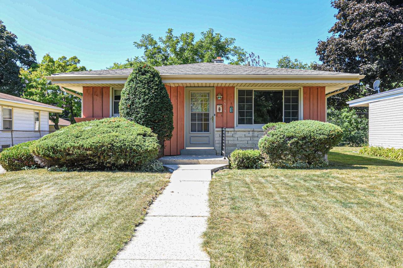 6523 N 49th Ct, Milwaukee, WI 53223 | MLS# 1705941 | Redfin