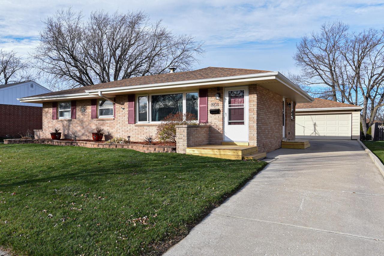 8908 W Verona Ct, Milwaukee, WI 53227 | MLS# 1719956 | Redfin