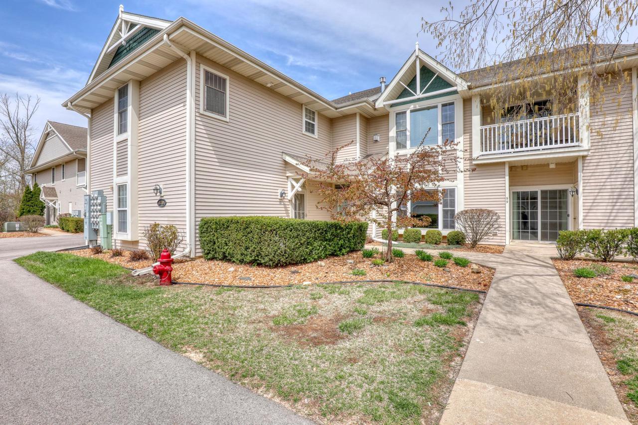 1 Sweet Applewood Lane Cudahy Wi 6170 Walnut Ln #101, Cudahy, WI 53110 | Redfin