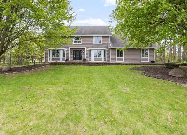 Property at N77W24195 Hidden Oaks Dr, Sussex, WI 53089, 3 beds, 2.5 baths