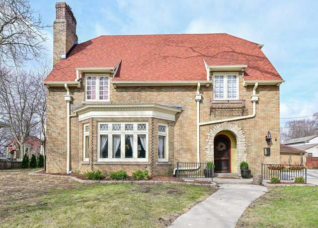 Property at 529 N 68th St, Wauwatosa, WI 53213, 3 beds, 1.5 baths