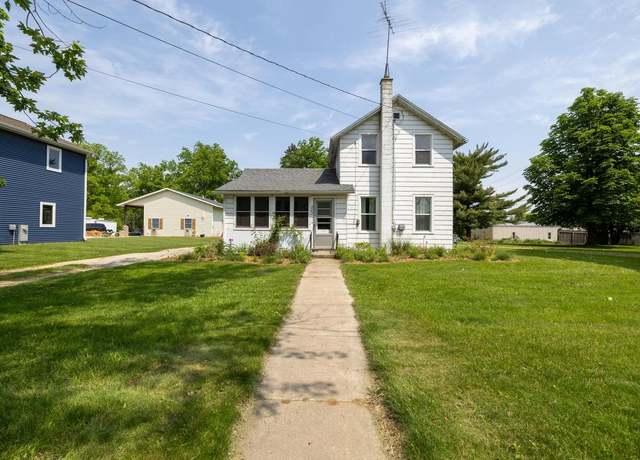 Property at 202 W Chestnut St, Pardeeville, WI 53954, 3 beds, 1 bath