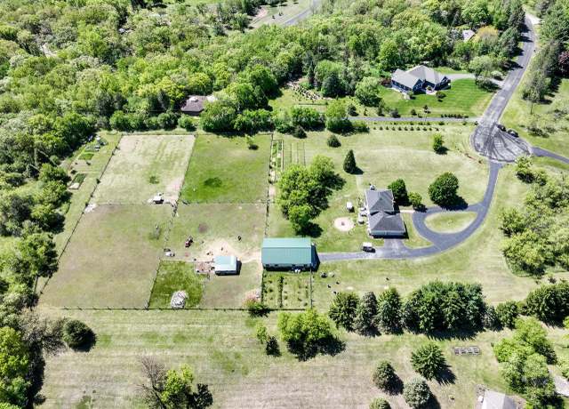 Property at W339S5350 Prairie View Dr, North Prairie, WI 53153, 4 beds, 2.5 baths