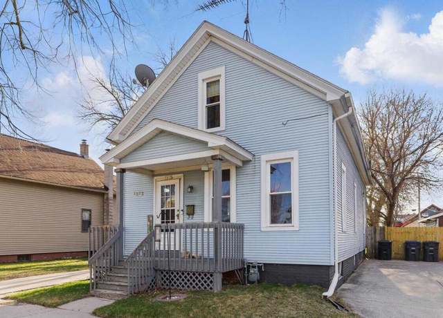 Property at 1812 S 12th St, Sheboygan, WI 53081, 3 beds, 1.5 baths