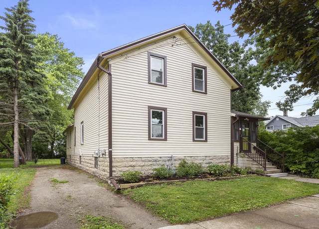 Property at 736 W 11th Ave, Oshkosh, WI 54902, 3 beds, 1 bath