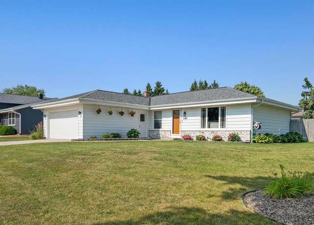 Property at 8465 S Woodvale Dr, Oak Creek, WI 53154, 3 beds, 2.5 baths