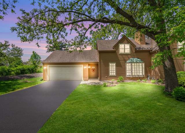 Property at 4055 Stonewood Ct, Brookfield, WI 53045, 2 beds, 2.5 baths