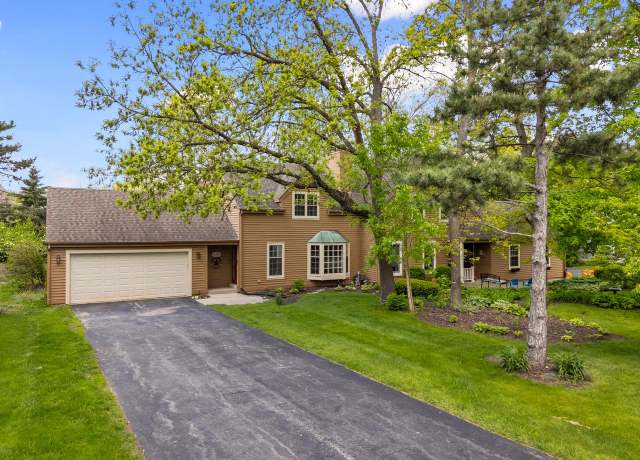 Property at 4055 Stonewood Ct, Brookfield, WI 53045, 2 beds, 2.5 baths