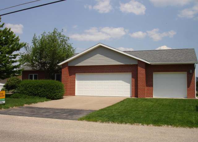 Property at 1326 Nakomis Ave, La Crosse, WI 54603, 3 beds, 2 baths