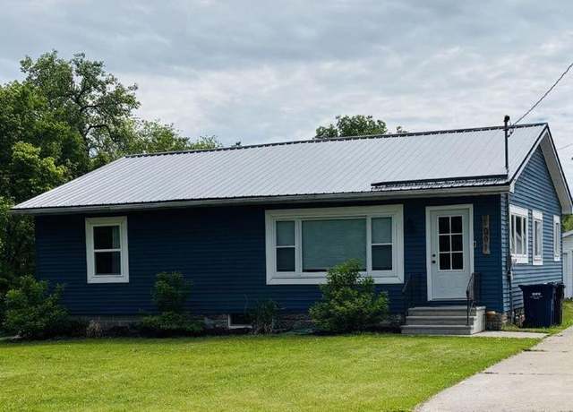 Property at 1001 Wolcott St, Sparta, WI 54656, 2 beds, 2 baths