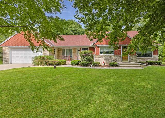 Property at 10039 N Sunnycrest Dr, Mequon, WI 53092, 3 beds, 2 baths