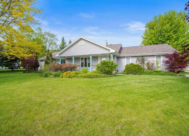 Property at 1226 Villa Park Dr, West Bend, WI 53090, 3 beds, 2.5 baths