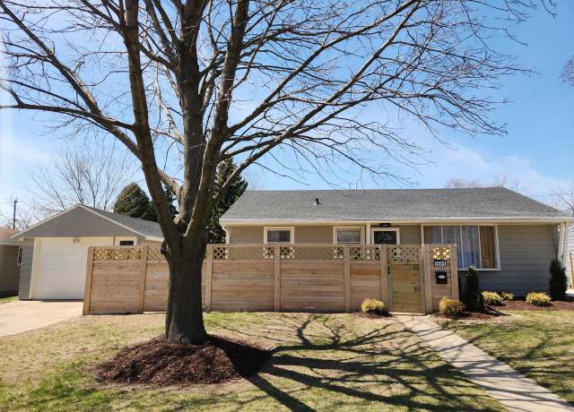 Property at 5501 N 26th St, Milwaukee, WI 53209, 3 beds, 1.5 baths