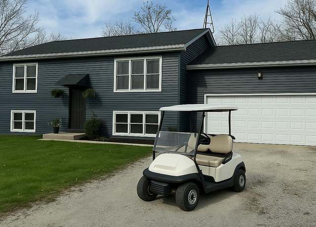 Property at N3413 Queen Rd, Lake Geneva, WI 53147, 4 beds, 2 baths