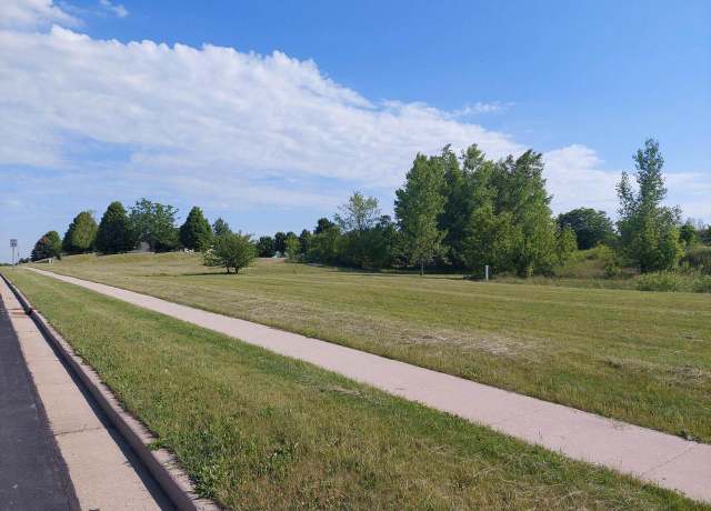 Property at 1304 Memorial Dr, Watertown, WI 53098