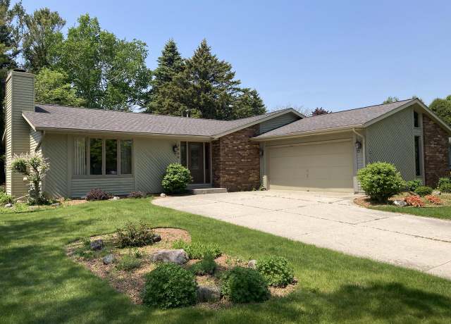 Property at 3988 S 18th St, Sheboygan, WI 53081, 3 beds, 2 baths