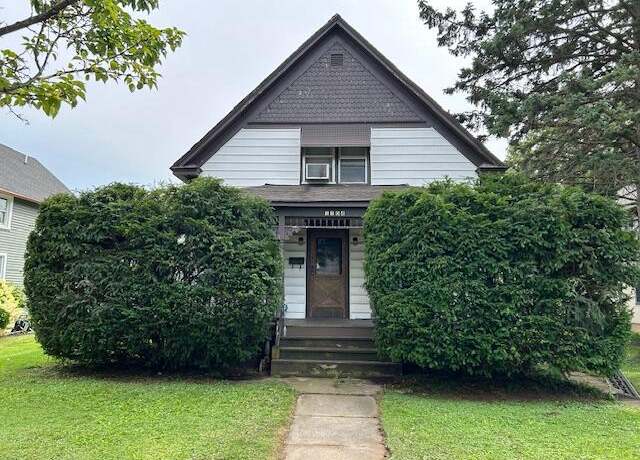 Property at 1104 Pleasant St, Lake Geneva, WI 53147, 3 beds, 2.5 baths