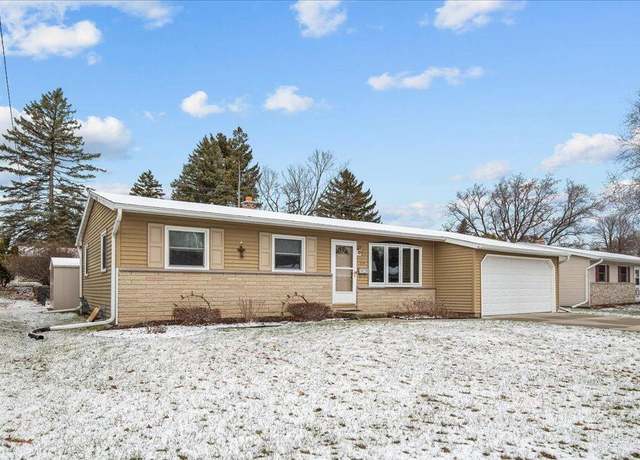 Property at 824 Meadowbrook Dr, West Bend, WI 53090, 4 beds, 2 baths