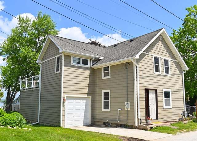 Property at N27W27260 Woodland Dr, Pewaukee, WI 53072, 3 beds, 2 baths