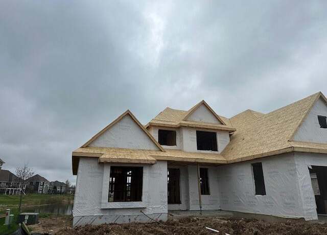 Property at 1629 Mohican Trl, Waukesha, WI 53189, 4 beds, 3 baths