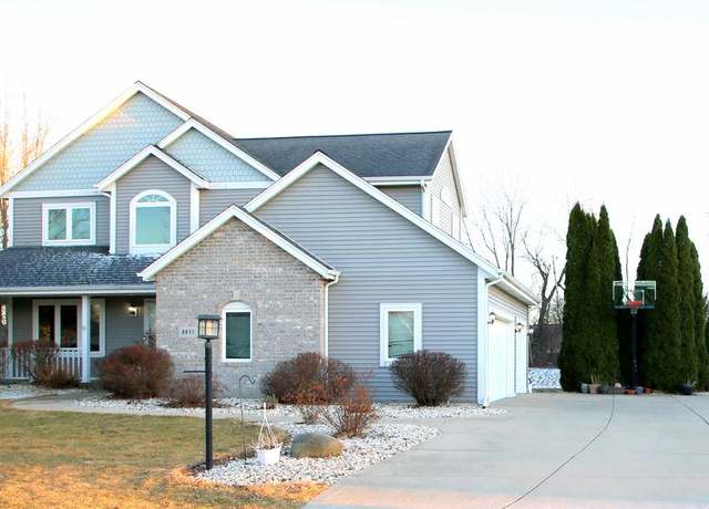 Property at 8835 W Silverwood Ct, Franklin, WI 53132, 4 beds, 3.5 baths