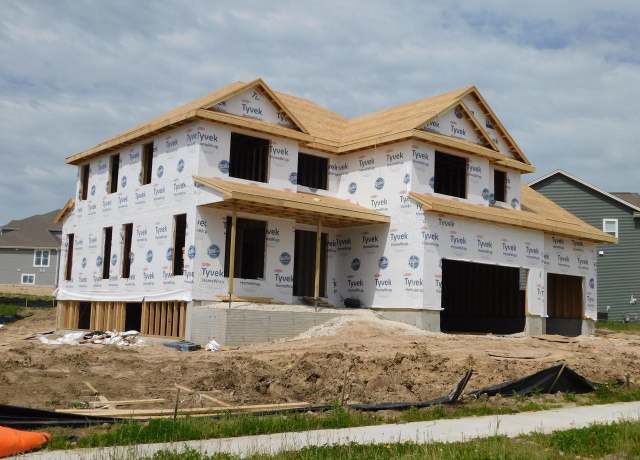 Property at 711 Kohlwey Dr, Grafton, WI 53024, 4 beds, 2.5 baths