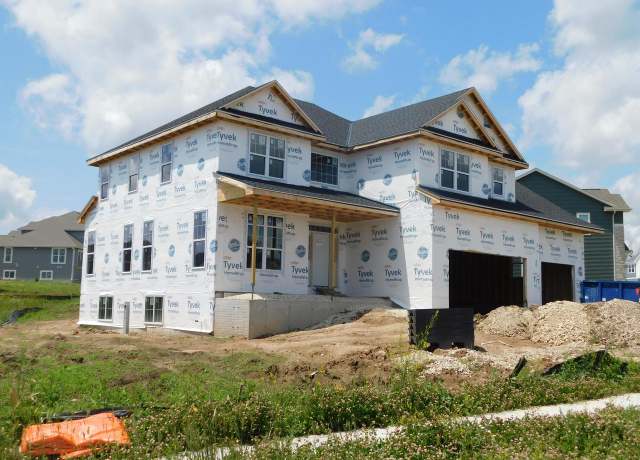 Property at 711 Kohlwey Dr, Grafton, WI 53024, 4 beds, 2.5 baths