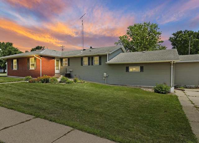 Property at 573 W State St, Burlington, WI 53105, 4 beds, 4.5 baths